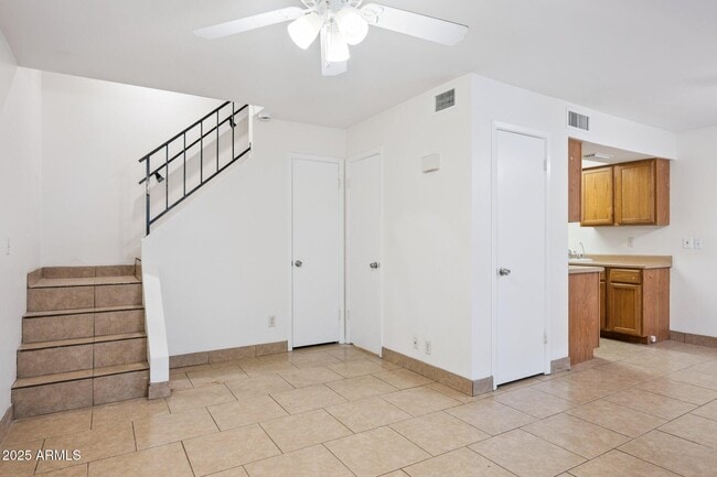 Building Photo - 286 W Palomino Dr