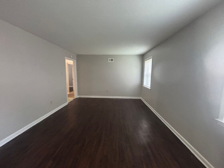 Building Photo - 3132 Rosebay Ln