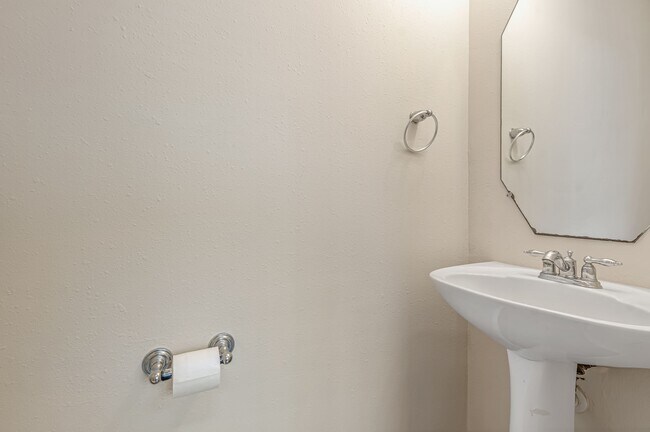 Building Photo - 6213 Stoney Creek Dr