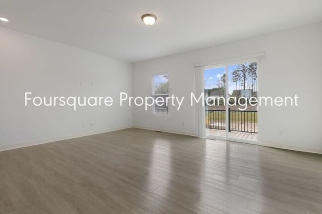 Building Photo - Spacious Townhome with Entry-Level Guest Suite, Washer/ Dryer Included, 2nd floor Balcony & 2-Car...
