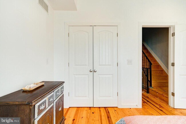 Building Photo - 1509 Dorrance St