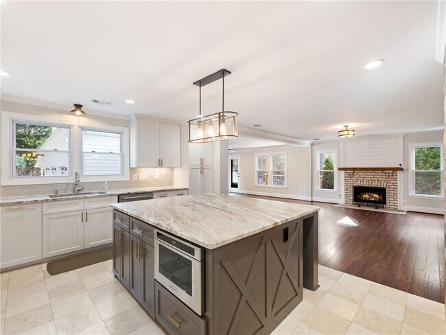 Building Photo - 3965 Hamilton View Way NE