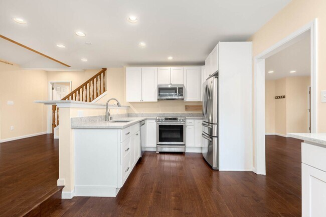 Building Photo - 16725 10th Ave NE