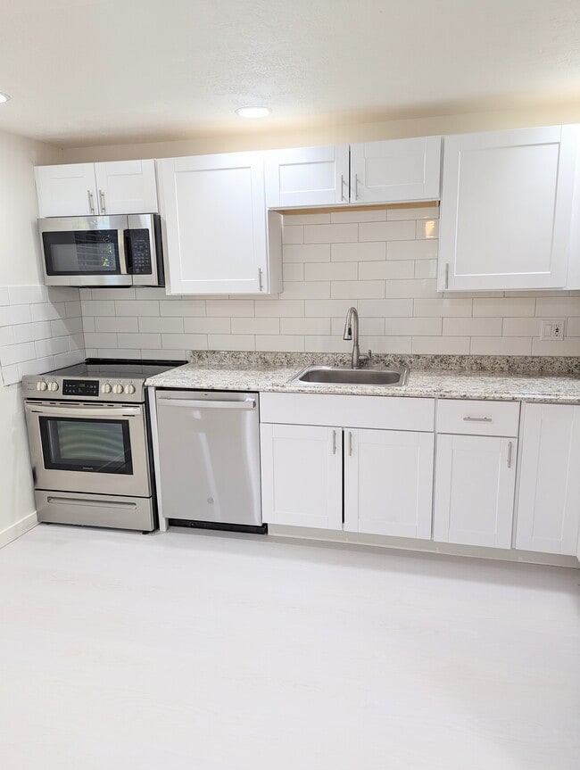 Building Photo - 18 E 900 S