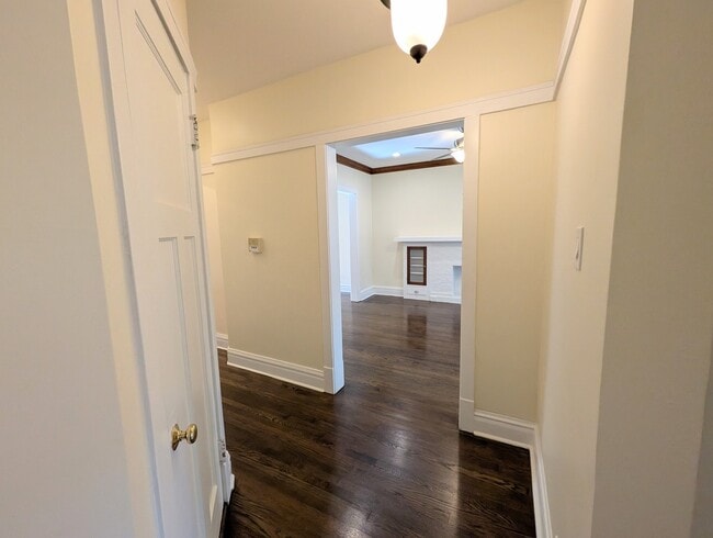 Building Photo - 1407 W Winona St