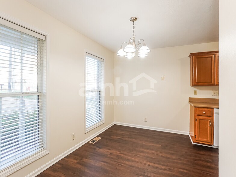 Building Photo - 1756 Hazelwood Rd