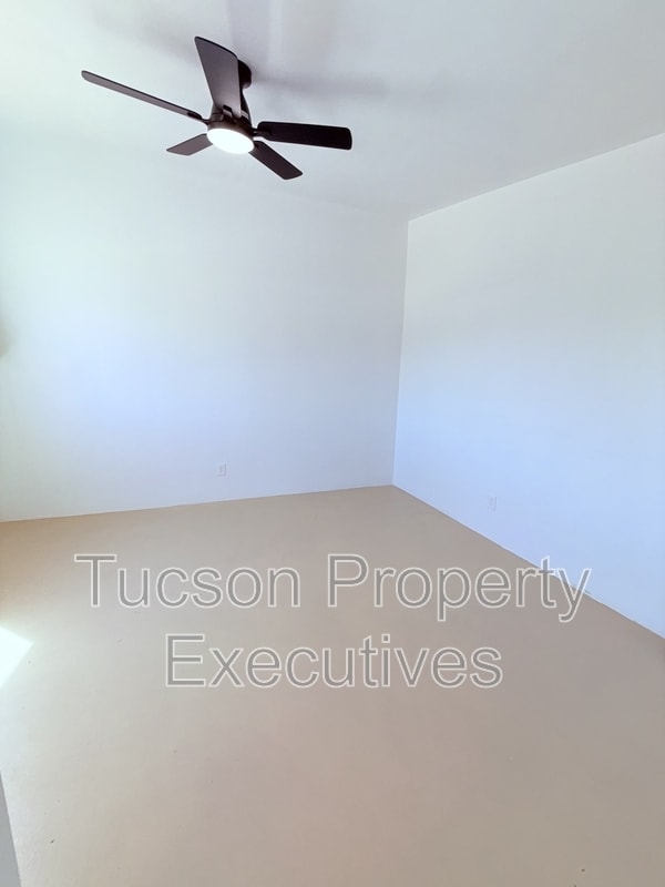 Building Photo - 814 N Alvernon Way