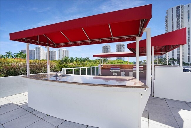 Building Photo - 3675 N Country Club Dr