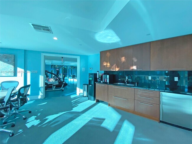 Building Photo - 1200 Holiday Dr