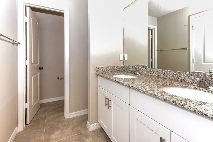 Building Photo - 4026 Hot Springs Ave