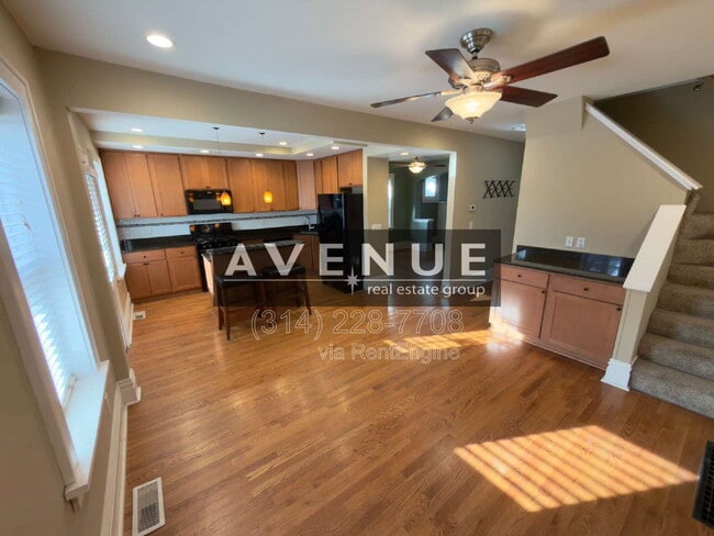 Building Photo - 4938 Walsh St