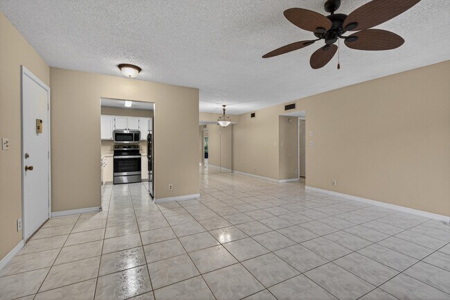 Building Photo - 147 Deer Creek Blvd