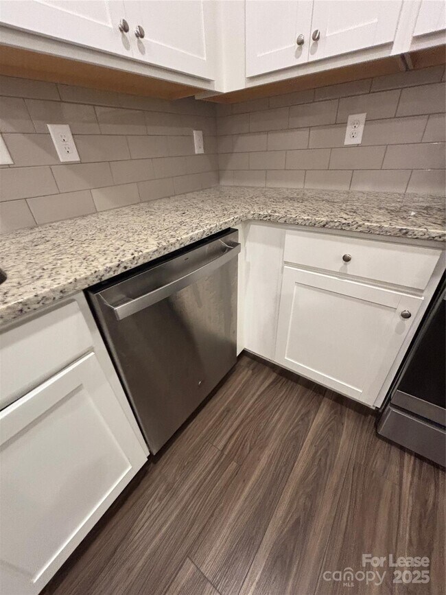 Building Photo - 6043 Rizer Dr