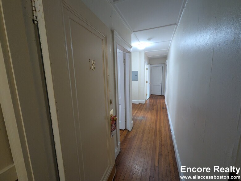 Building Photo - 2 Charlesgate W