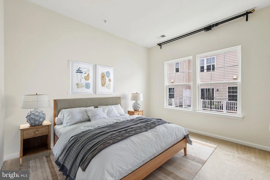 Building Photo - 8074 Locust Mill St