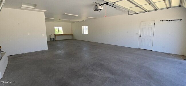 Building Photo - 839 W Hermosa Dr