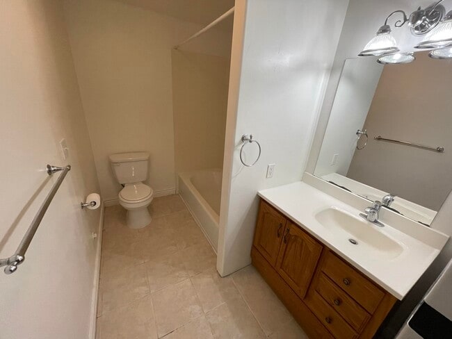 Building Photo - 616 E 2100 N