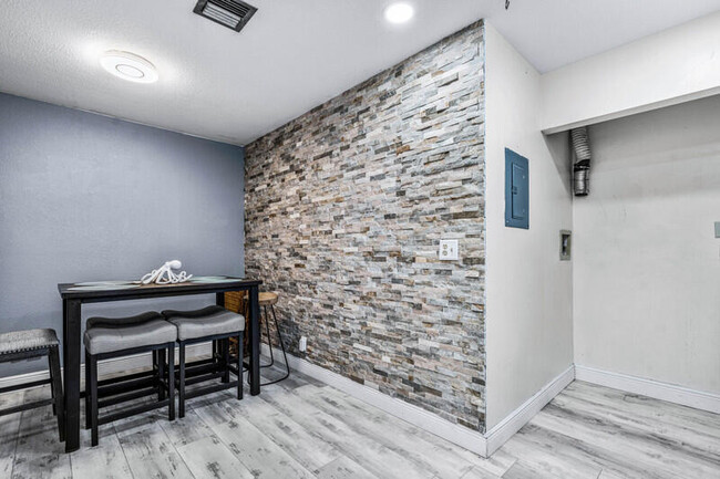 Building Photo - 2503 Waterview Cir