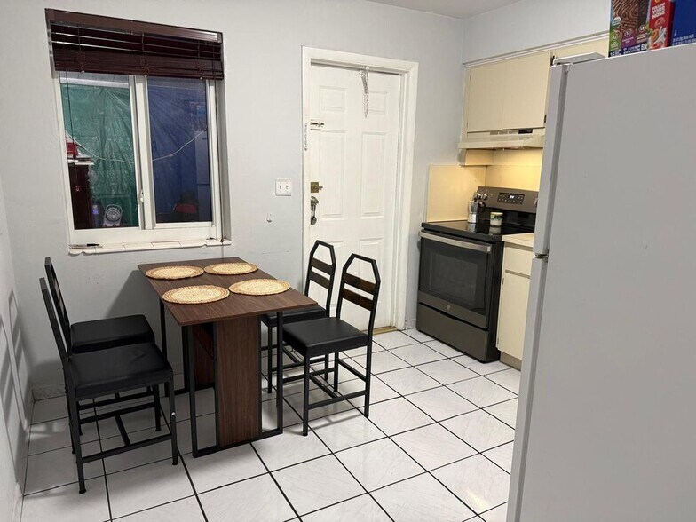 Building Photo - 2734 NW 16th Terrace