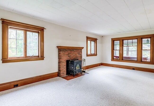 Building Photo - 9471 Mayfield Rd