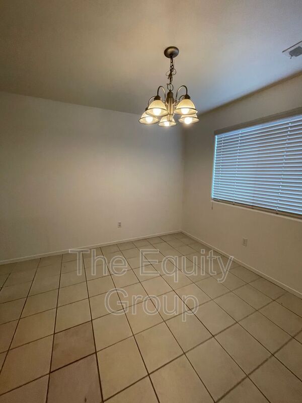Building Photo - 2660 W Lark Ave