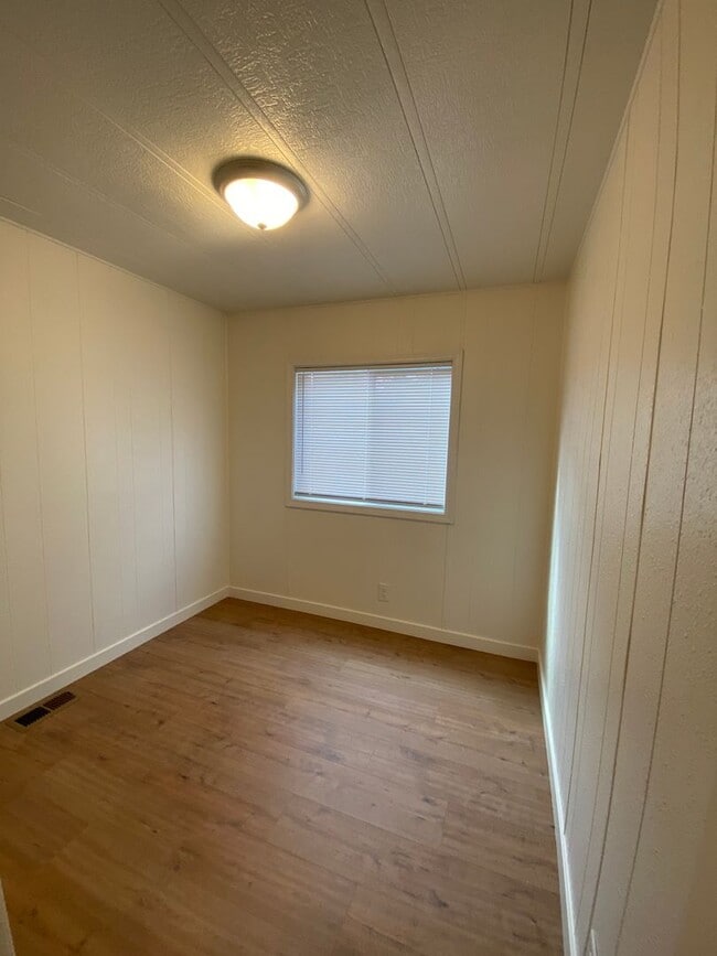 Building Photo - Beautifully just Remodeled-Spacious 3 bedrooms, 2 full baths mobile home with fenced yard. storag...