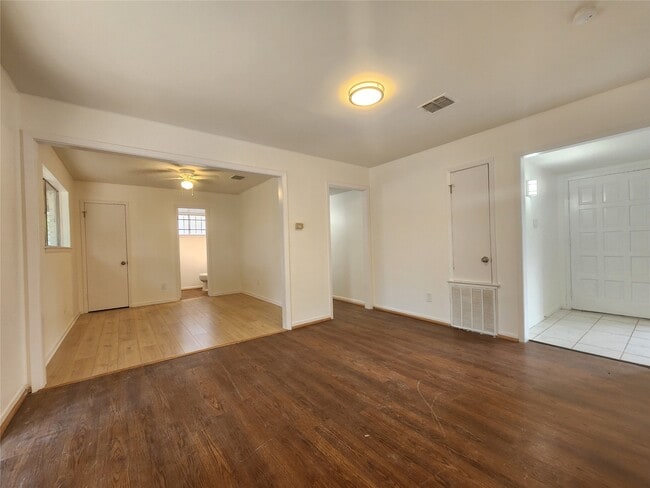 Building Photo - 1602 W Gulf Bank Rd