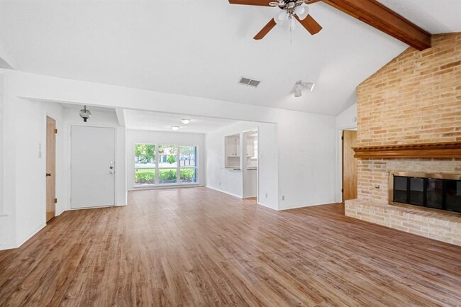 Building Photo - 10604 School House Ln