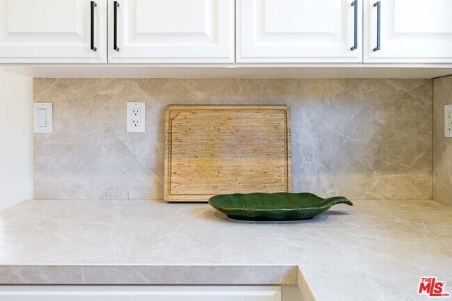 Building Photo - 12023 Collins St