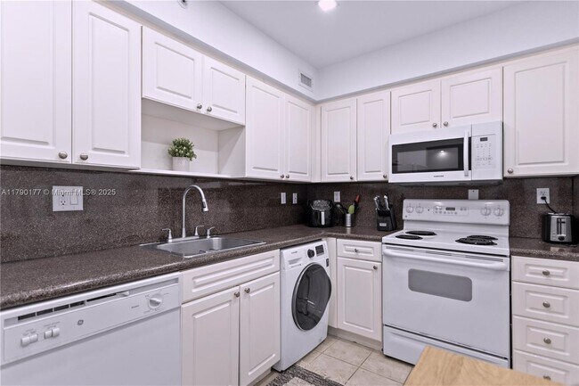 Building Photo - 2501 S Ocean Dr