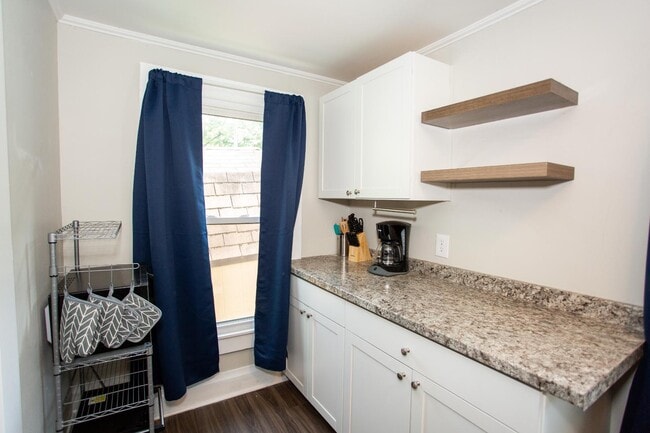 Building Photo - 111 Summit St