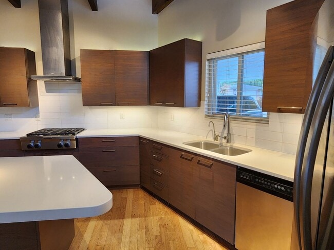 Building Photo - Beautiful 5 Bd 3.5 Ba Home in Holladay