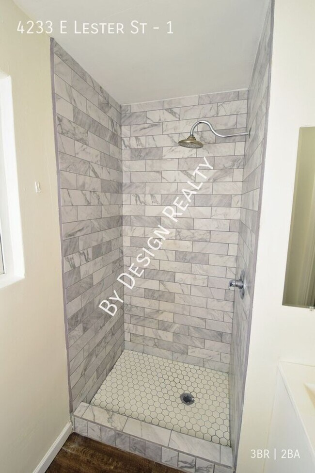 Building Photo - Modern and Spacious 3 Bed 2 Bath with Desi...