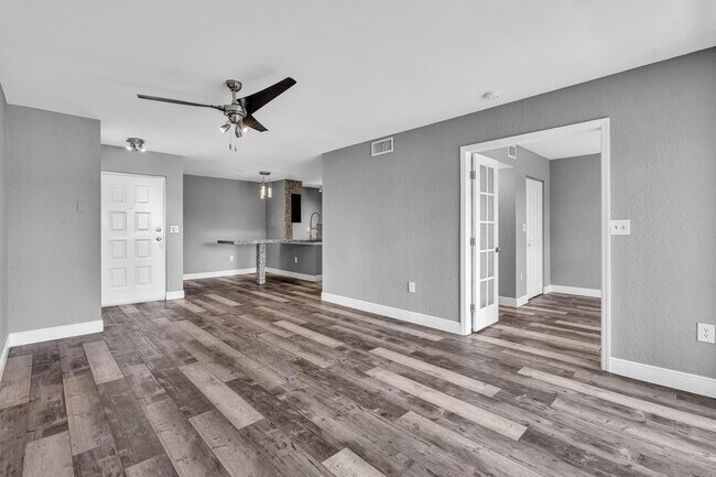 Building Photo - 2803 N Oakland Forest Dr