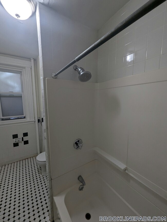 Building Photo - 364 Riverway