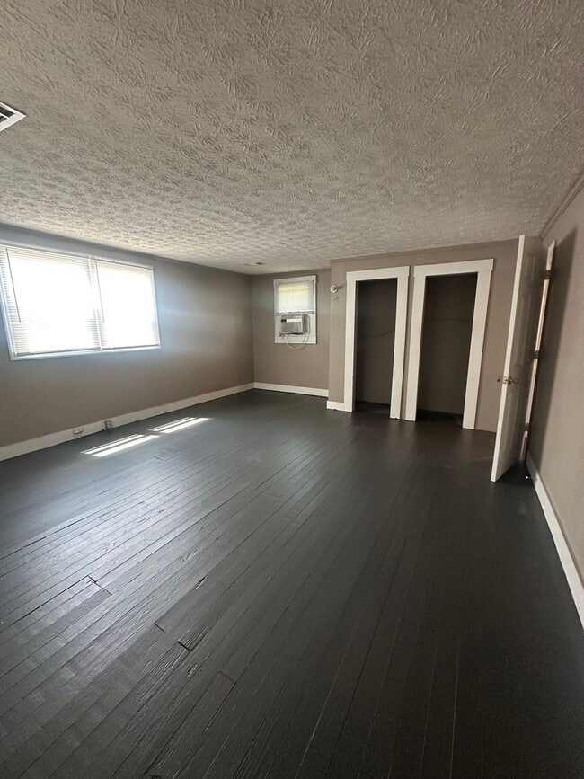 Building Photo - 3 Bed/1 Bath House