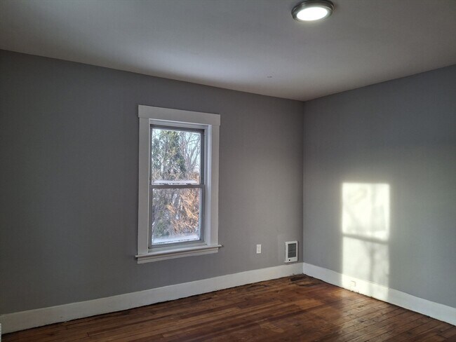 Building Photo - 14 Florence St