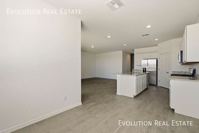 Building Photo - 11461 E Ulysses Ave