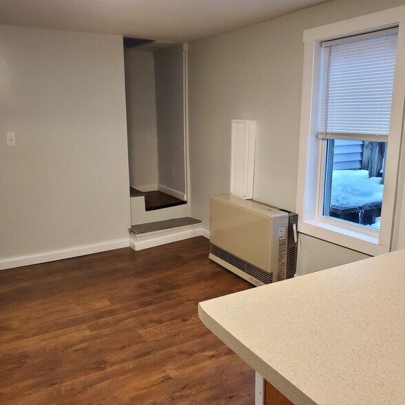 Building Photo - 398 Weaver St