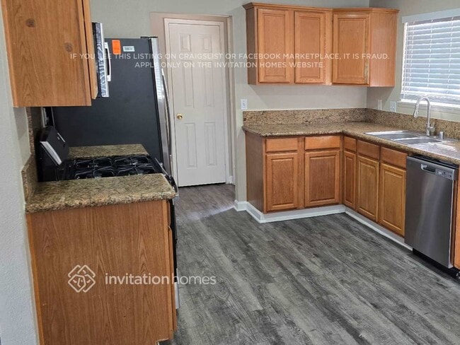 Building Photo - 7807 Colwyn Ave