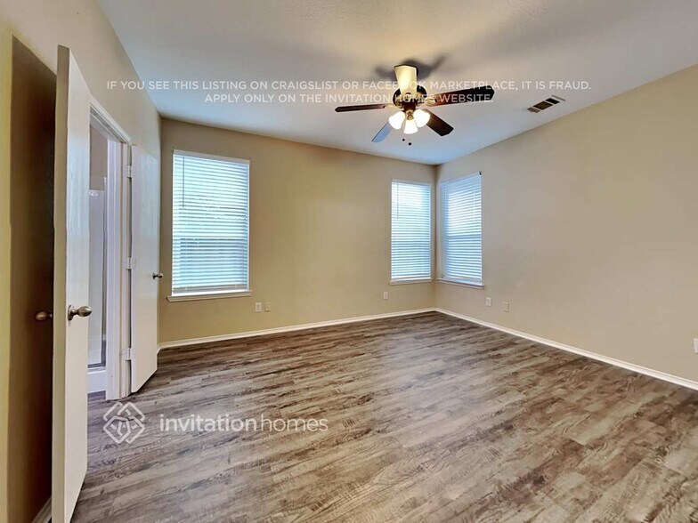 Building Photo - 10804 Middleglen Rd