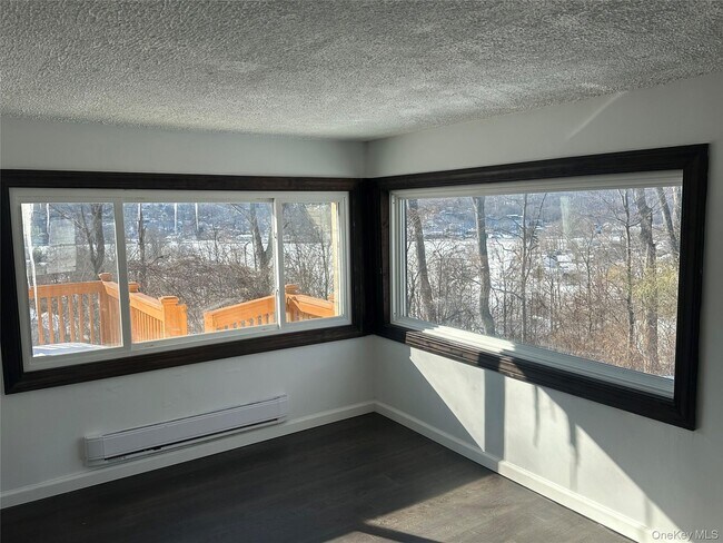 Building Photo - 69 Montrose Dr