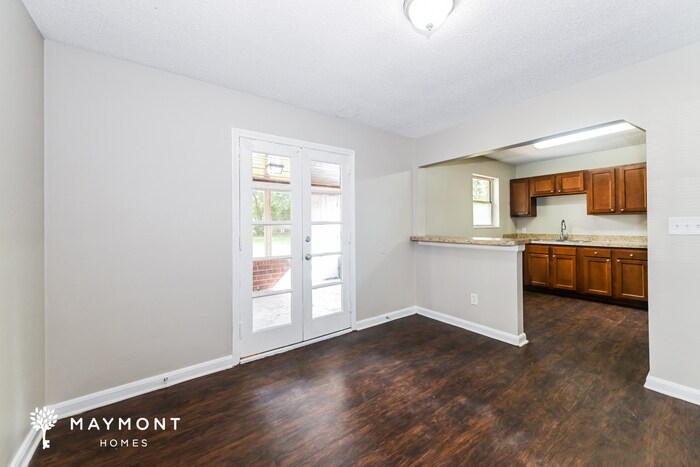 Building Photo - 6037 Green Hill Ln