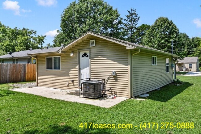 Building Photo - 2518 N Weller Ave