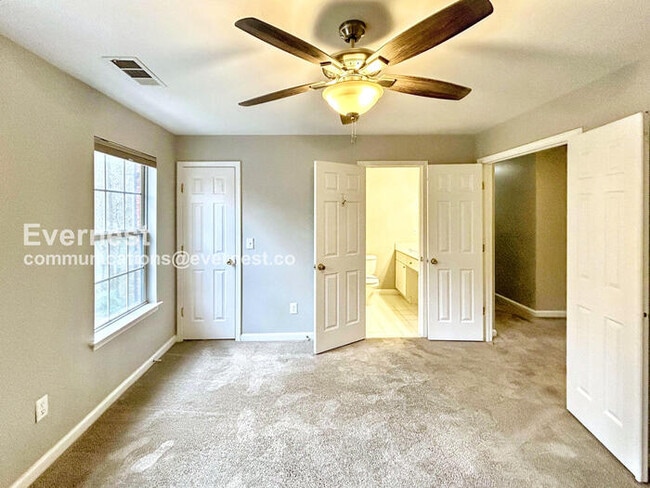 Building Photo - 8002 St Charles Square