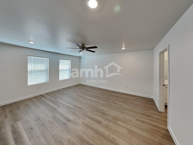 Building Photo - 6482 E Paseo Alga