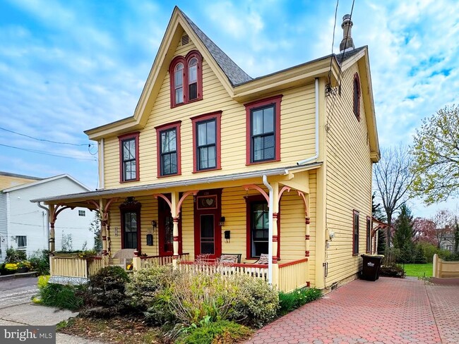 Primary Photo - 138 E Oakland Ave