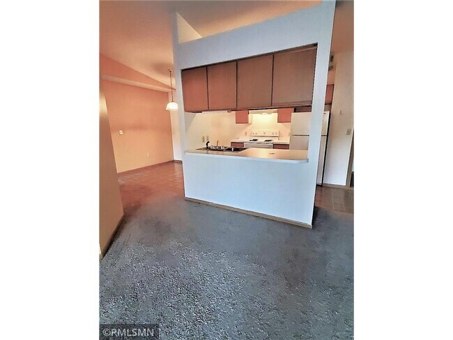 Building Photo - 560-580 Spring St