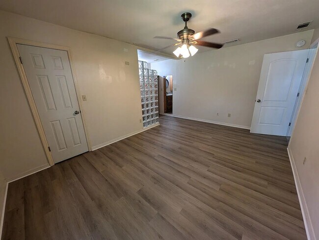 Building Photo - 3/2 Home in Mile Run
