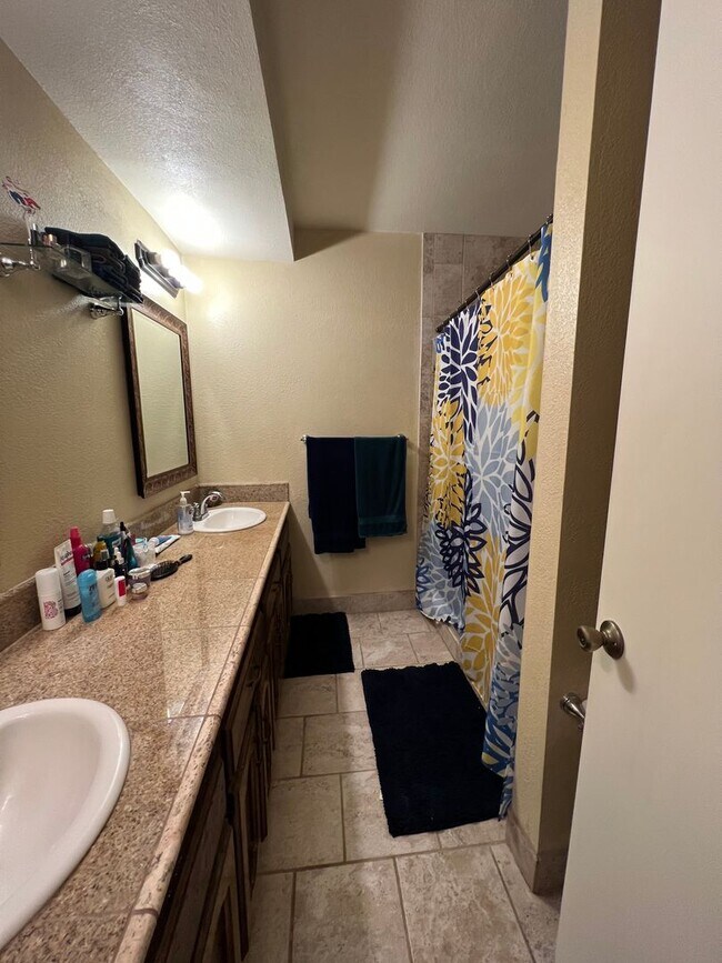 Building Photo - TOWNHOME IN MESA DEL SOL!